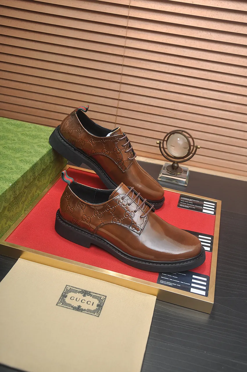 Men's shoes💰540💶Italy's top luxury men's shoe giant (GUCCI) (Gucci) (full cowhide lining) new arrival🍃Original European style🔰 Pleasant to the eye😍In order to make the shoes more durable and non-deformable🌀The production continues to follow traditional methods but there is still no lack of innovation💪Choose original sheepskin for the leather♻️ Smooth and natural And extra bright ⭐Made of imported cowhide, the first choice of rich people 38-45 (45 customized)